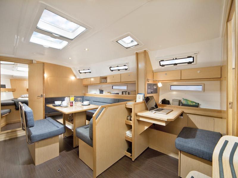 Book yachts online - sailboat - Bavaria 40 Cruiser - Electra - rent