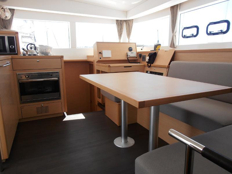 Book yachts online - motorboat - Lagoon 40 MY - Crazy Cat - rent