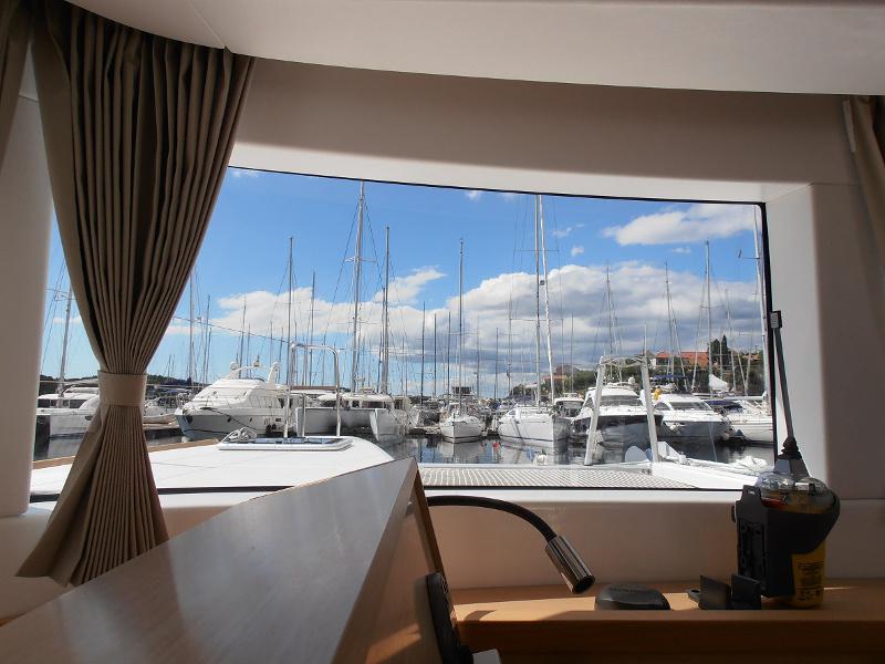 Book yachts online - motorboat - Lagoon 40 MY - Crazy Cat - rent