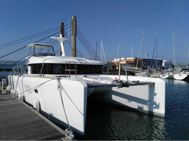 Book yachts online - motorboat - Lagoon 40 MY - Crazy Cat - rent