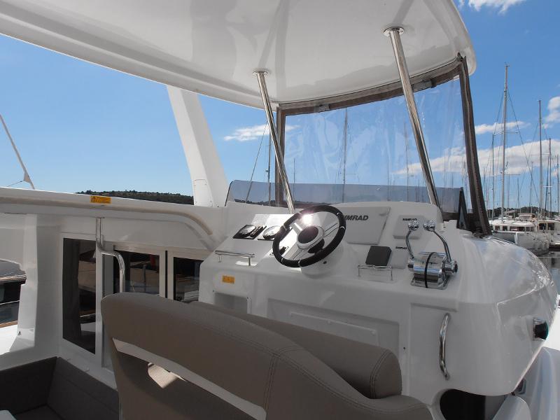 Book yachts online - motorboat - Lagoon 40 MY - Crazy Cat - rent
