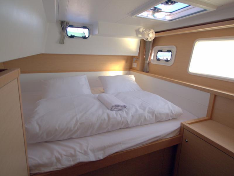 Book yachts online - catamaran - Lagoon 39 - Black Cat - rent