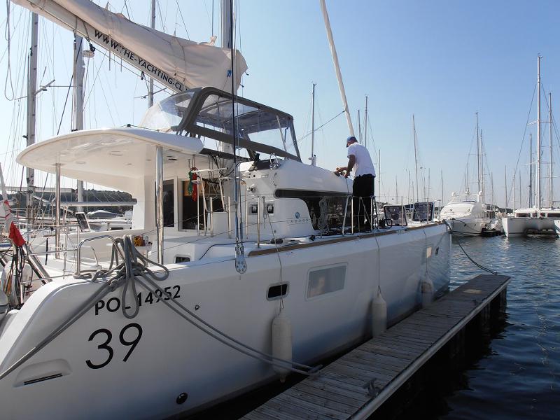 Book yachts online - catamaran - Lagoon 39 - Black Cat - rent