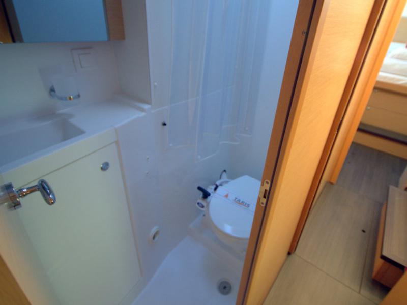 Book yachts online - catamaran - Lagoon 39 - Black Cat - rent