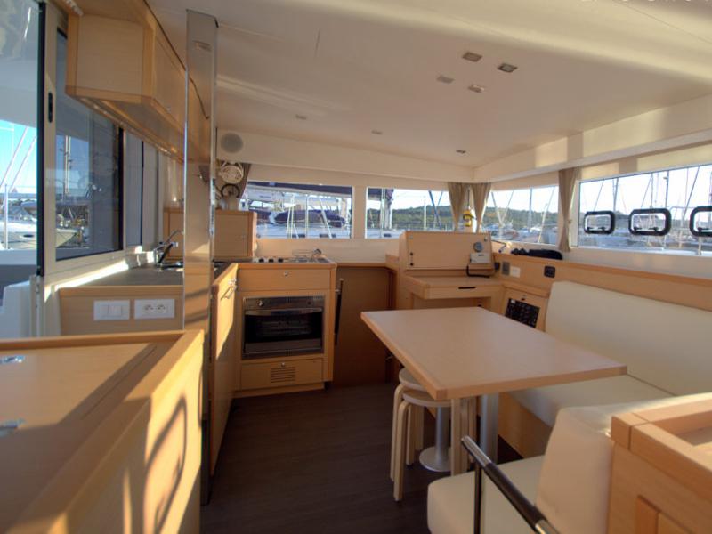 Book yachts online - catamaran - Lagoon 39 - Black Cat - rent