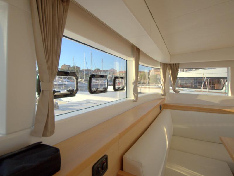 Book yachts online - catamaran - Lagoon 39 - Black Cat - rent