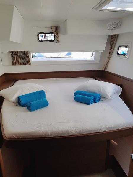Book yachts online - catamaran - Lagoon 42 - Ice Cat - rent