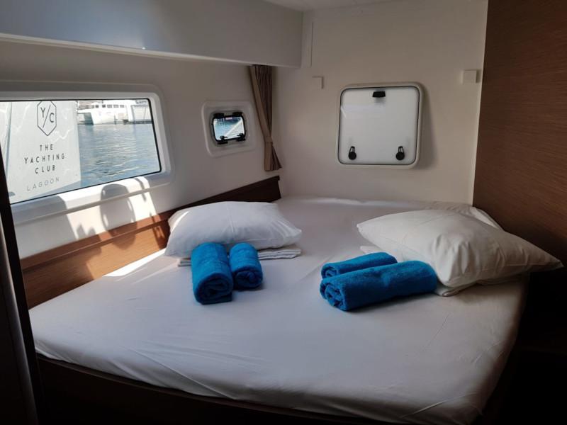 Book yachts online - catamaran - Lagoon 42 - Ice Cat - rent