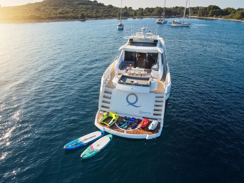 Book yachts online - motorboat - Predator 108 - QUANTUM - rent