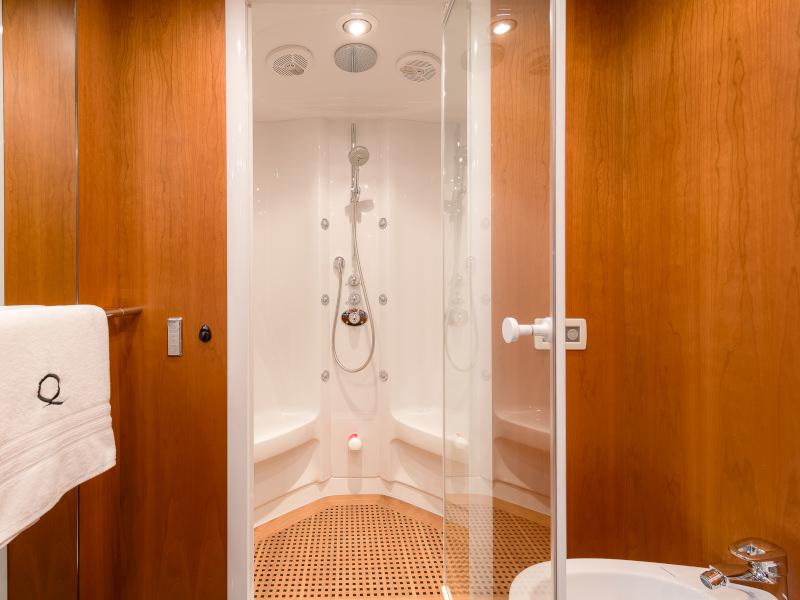 Book yachts online - motorboat - Predator 108 - QUANTUM - rent