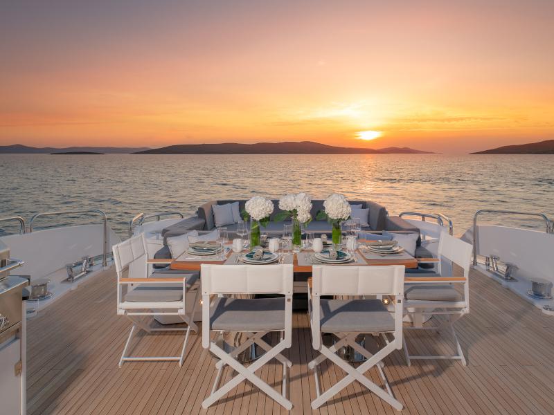 Book yachts online - motorboat - Predator 108 - QUANTUM - rent