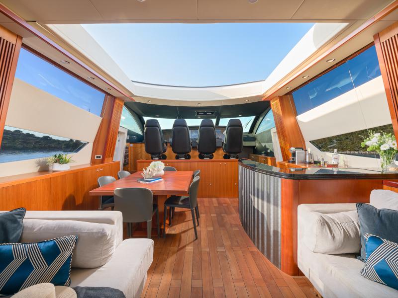 Book yachts online - motorboat - Predator 108 - QUANTUM - rent