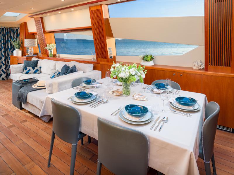 Book yachts online - motorboat - Predator 108 - QUANTUM - rent