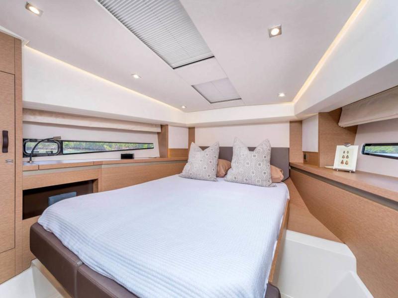 Book yachts online - motorboat - Prestige 460 - ADUDU 2 - rent