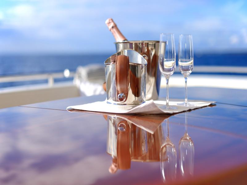 Book yachts online - motorboat - Ferretti 780 - TESORO - rent