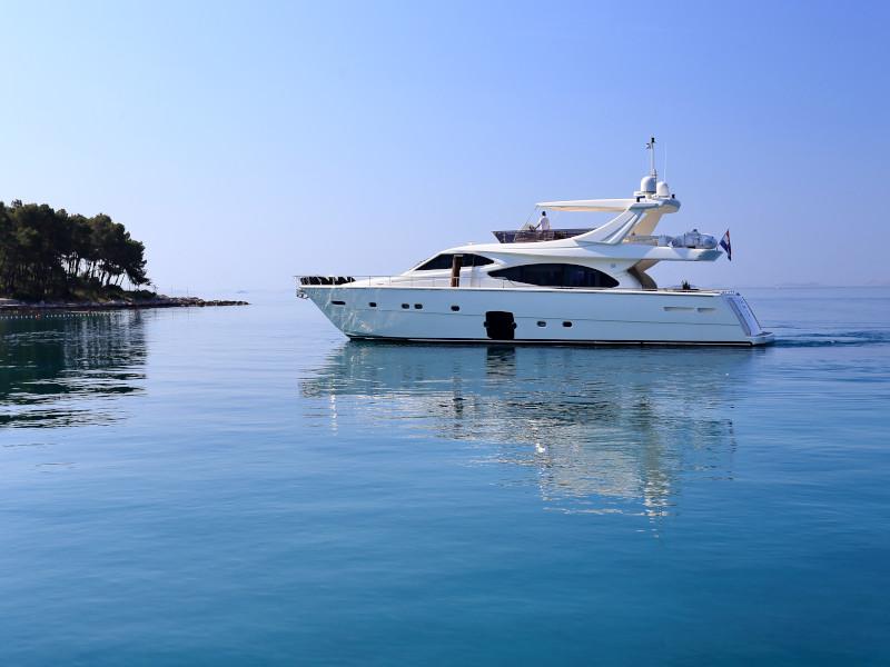 Book yachts online - motorboat - Ferretti 780 - TESORO - rent