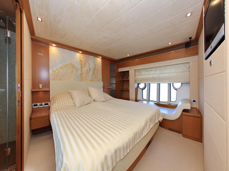 Book yachts online - motorboat - Ferretti 780 - TESORO - rent