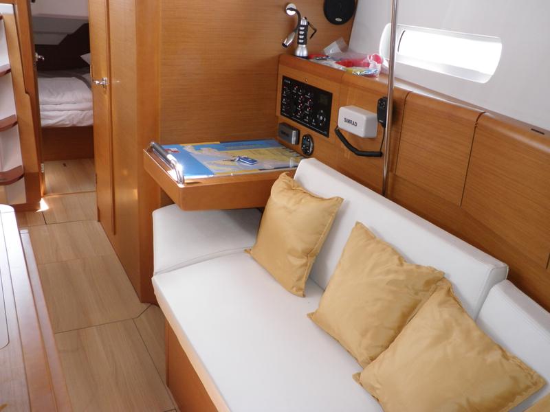 Book yachts online - sailboat - Sun odyssey 379 performance - Paloma - rent