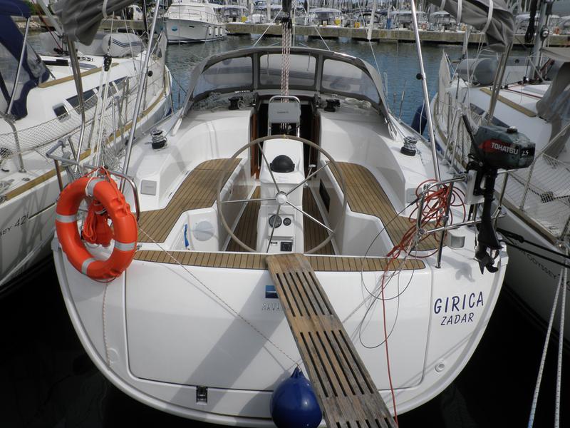 Book yachts online - sailboat - Bavaria Cruiser 33 - GIRICA - rent