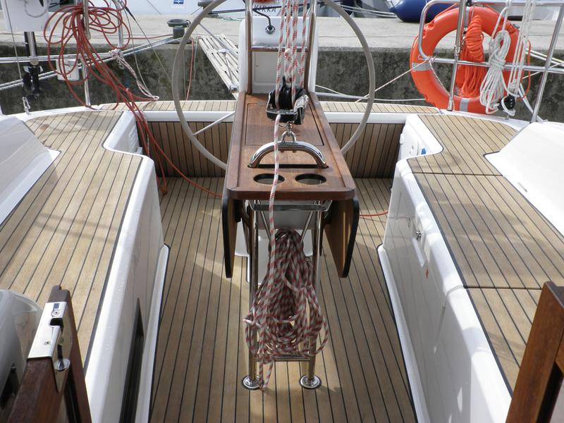 Book yachts online - sailboat - Bavaria Cruiser 33 - GIRICA - rent
