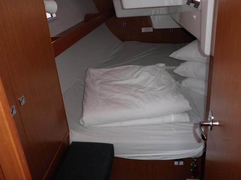 Book yachts online - sailboat - Bavaria Cruiser 33 - GIRICA - rent