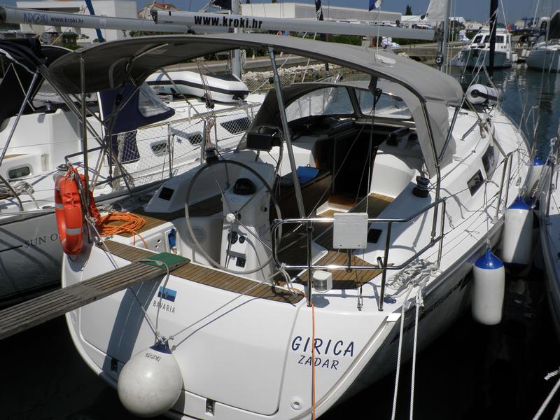 Book yachts online - sailboat - Bavaria Cruiser 33 - GIRICA - rent