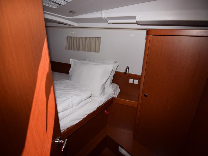 Book yachts online - sailboat - Oceanis 45- 4 cab - NIKA - rent