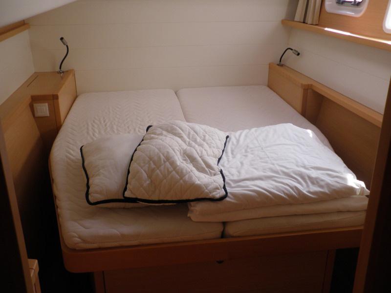 Book yachts online - catamaran - Lagoon 450 - MALA MAJA  - rent