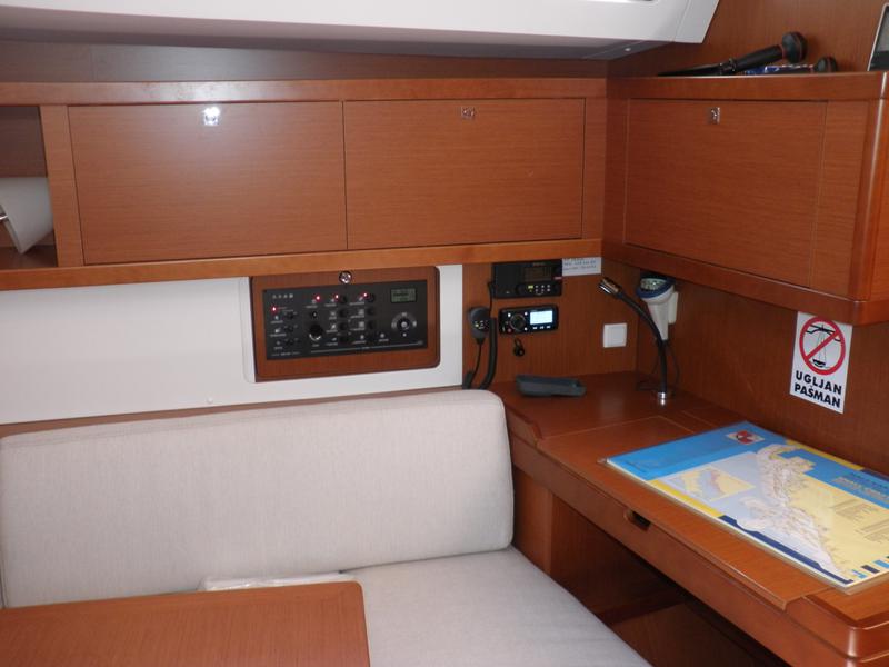 Book yachts online - sailboat - Oceanis 45- 4 cab - VESNA - rent