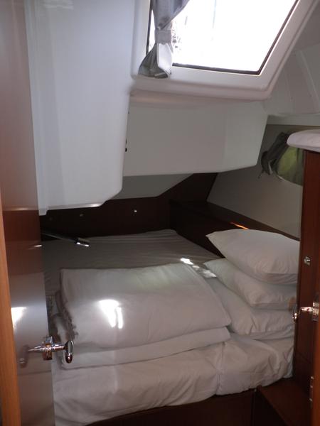 Book yachts online - sailboat - Oceanis 45- 4 cab - VESNA - rent