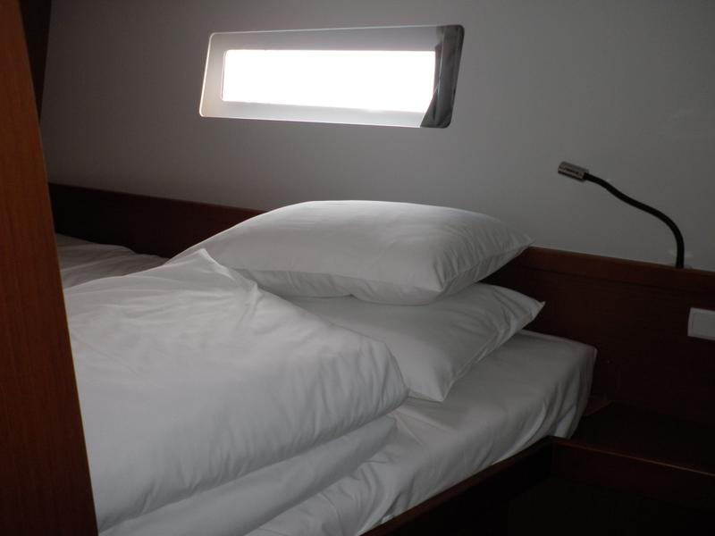 Book yachts online - sailboat - Oceanis 45- 4 cab - VESNA - rent