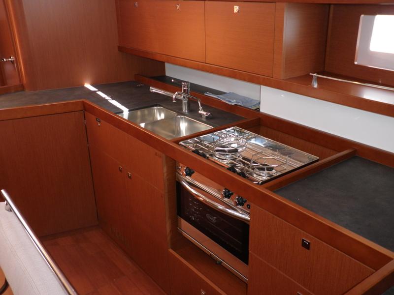 Book yachts online - sailboat - Oceanis 45- 4 cab - VESNA - rent