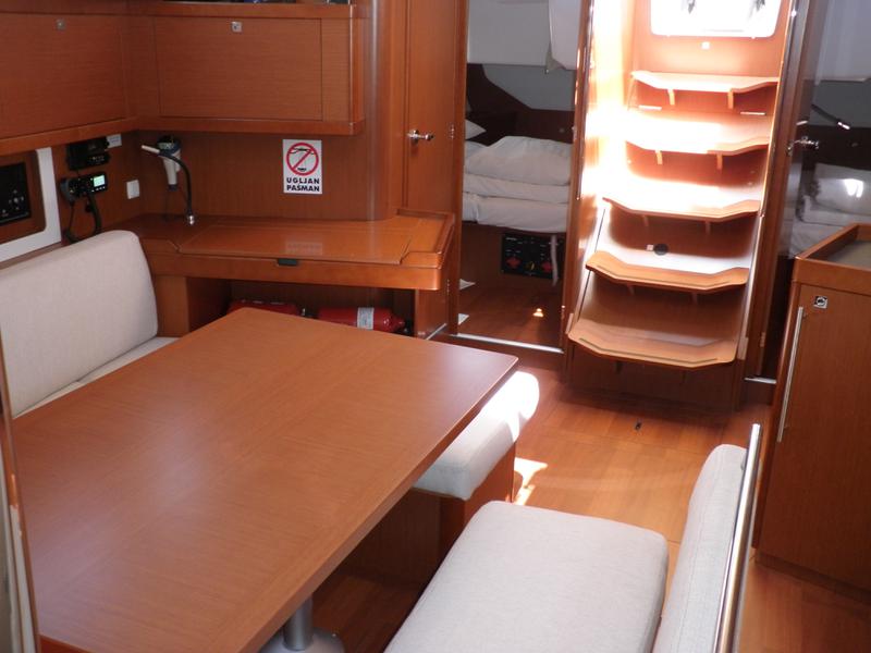 Book yachts online - sailboat - Oceanis 45- 4 cab - VESNA - rent