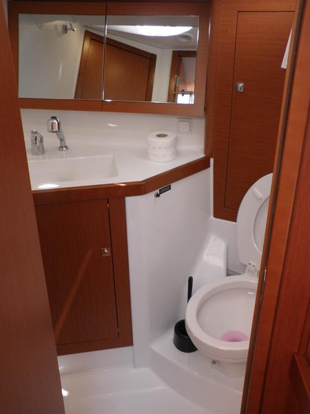 Book yachts online - sailboat - Oceanis 45- 4 cab - VESNA - rent