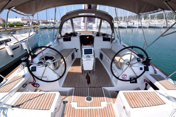 Book yachts online - sailboat - Sun Odyssey 449 - BLUE MOON - rent