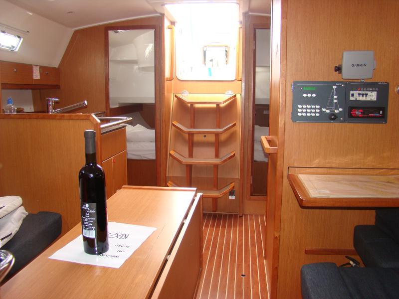 Book yachts online - sailboat - Bavaria Cruiser 36 - AMIGA 3 - rent