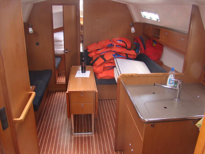 Book yachts online - sailboat - Bavaria Cruiser 36 - AMIGA 3 - rent