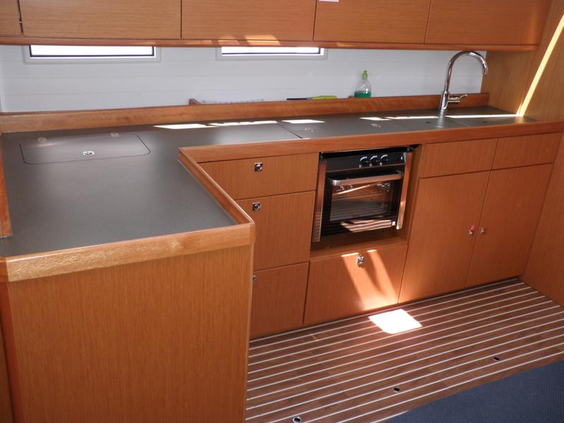 Book yachts online - sailboat - Bavaria Cruiser 34 - TIKA - rent