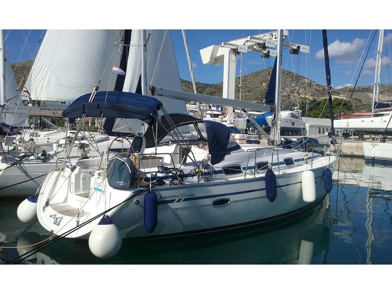 Book yachts online - sailboat - Bavaria 39 Cruiser - LOLA - rent