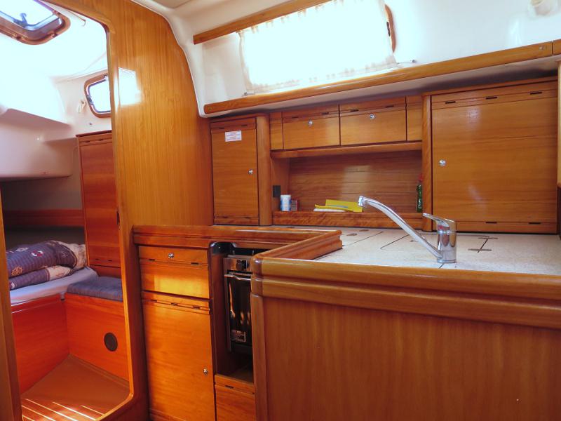 Book yachts online - sailboat - Bavaria 37 C - Naviator (aka Mala) - rent