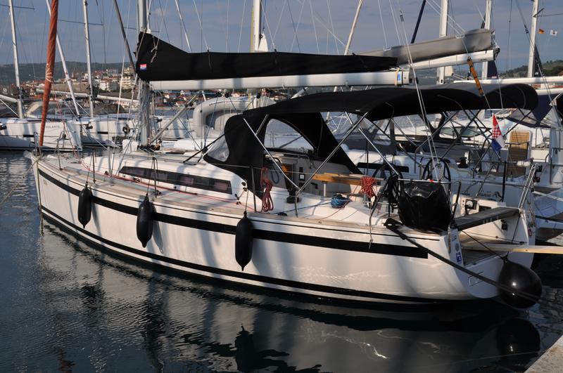 Book yachts online - sailboat - Salona 38 - Rehab - rent