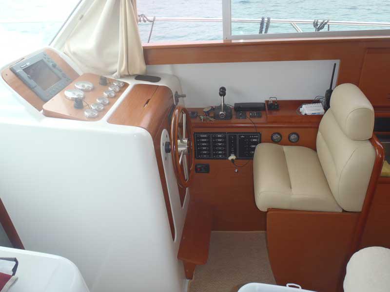 Book yachts online - motorboat - Antares 10.80 - Nina - rent