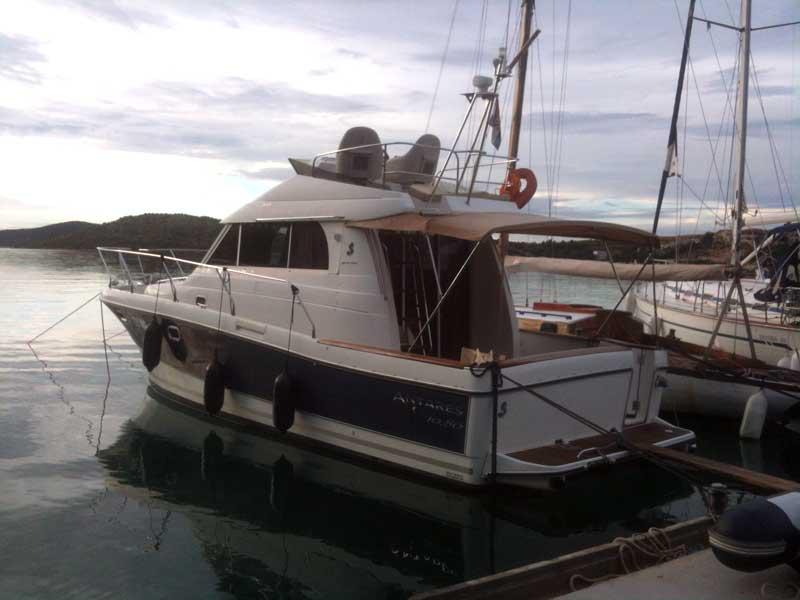 Book yachts online - motorboat - Antares 10.80 - Nina - rent