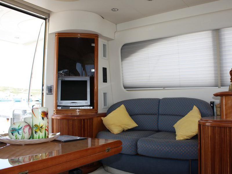 Book yachts online - motorboat - Azimut 46 - Nena - rent