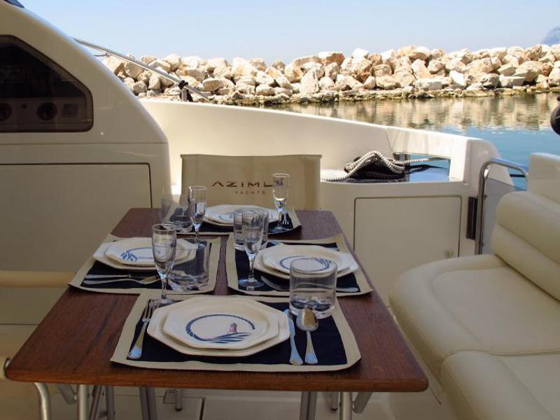 Book yachts online - motorboat - Azimut 46 - Nena - rent
