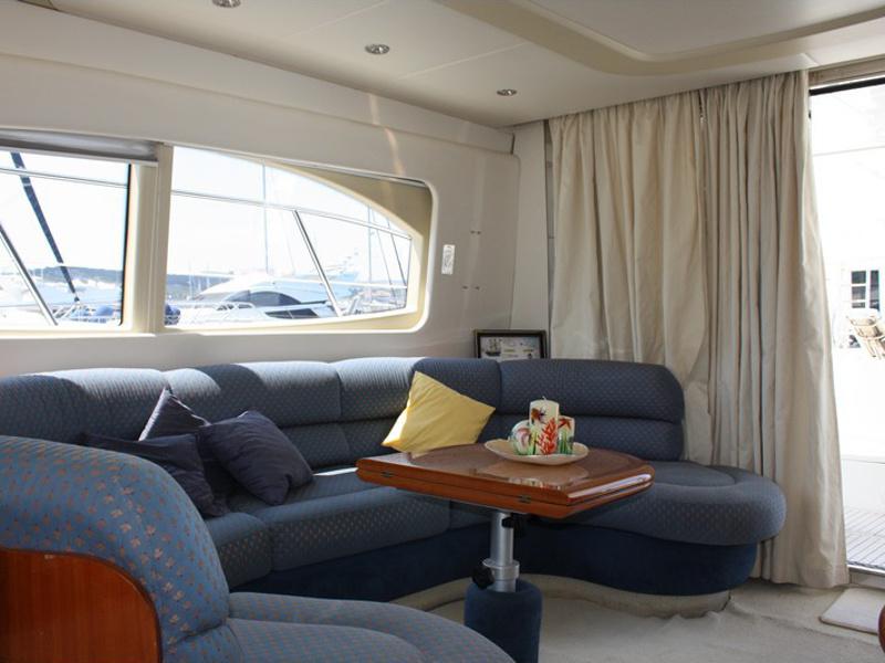 Book yachts online - motorboat - Azimut 46 - Nena - rent