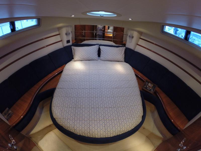 Book yachts online - motorboat - Azimut 46 - Nena - rent