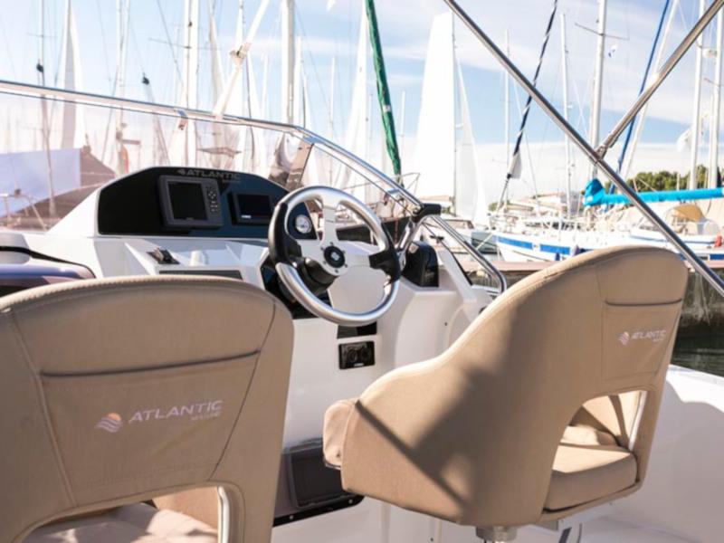 Book yachts online - motorboat - Atlantic 655 Sun Cruiser - no name - rent