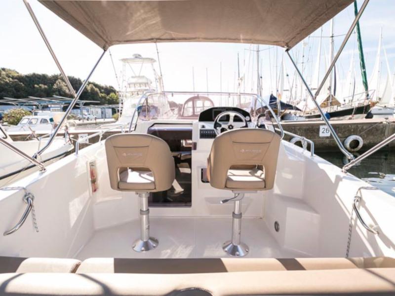 Book yachts online - motorboat - Atlantic 655 Sun Cruiser - no name - rent