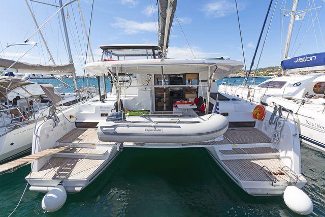 Book yachts online - catamaran - Lagoon 42 - NEVERLAND - rent